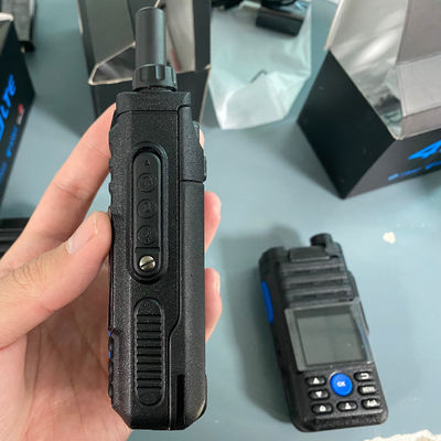 Real-time Communication with Avaialble OEM 110*56*34mm Walkie Talkie and Colorful Display