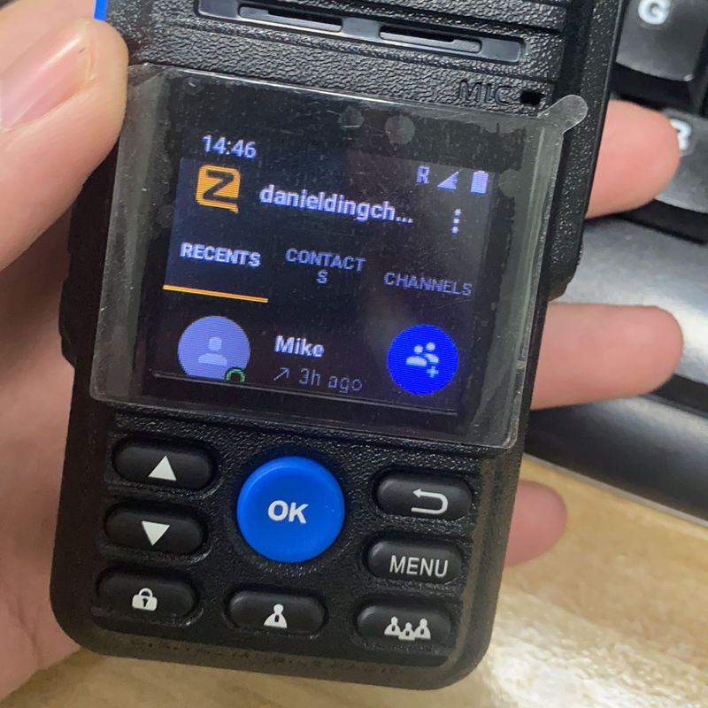 Real-time Communication with Avaialble OEM 110*56*34mm Walkie Talkie and Colorful Display